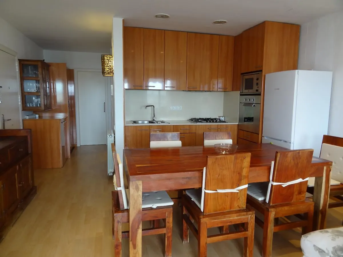 דירות סיטגס Ground Floor Sea View