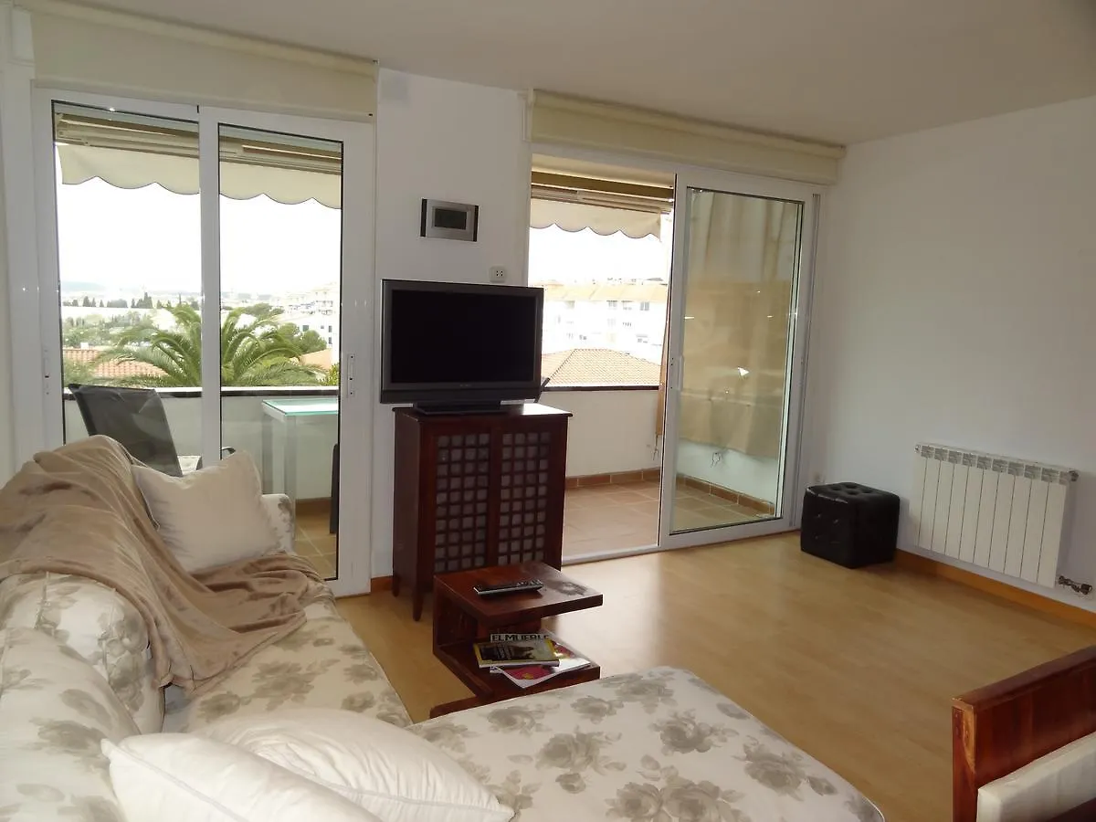 דירות סיטגס Ground Floor Sea View